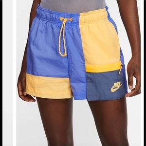 Nike clash color block short